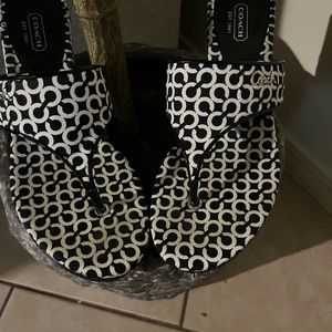 Women’s shoes size 8. Black/white